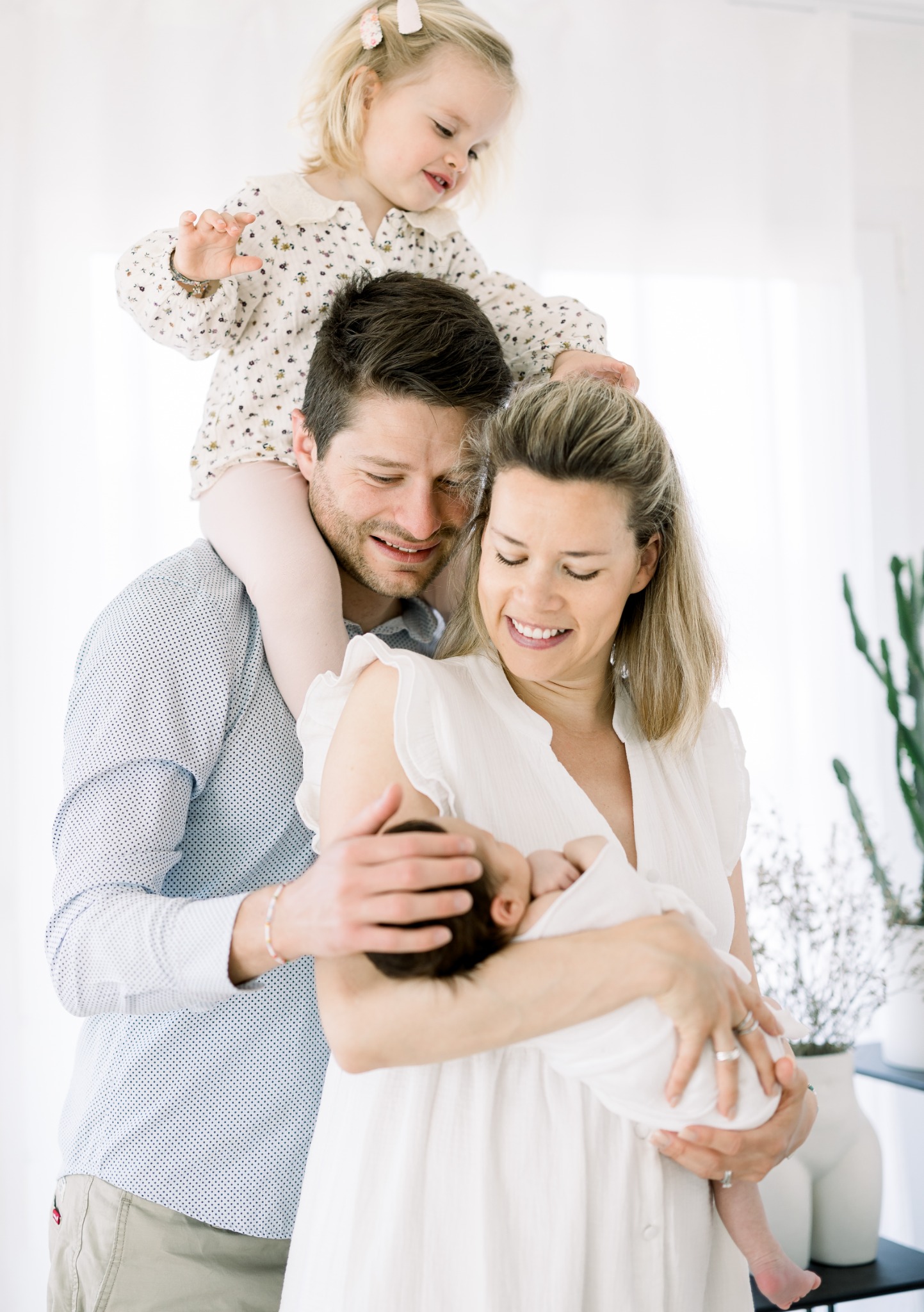 Parents et enfants ensemble séance photo lifestyle– photographie familiale en Suisse romande